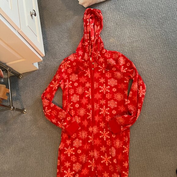 NWT Nordstrom BP Undercover Red Christmas Onesie Pajamas Size M - Picture 1 of 4